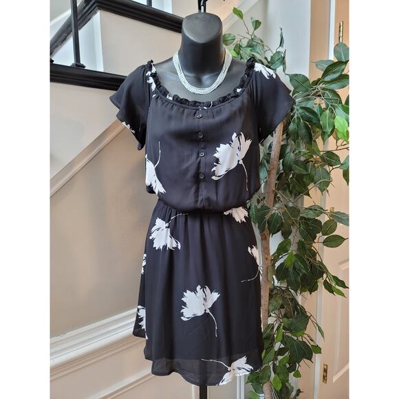 Maurices Dress Womens XS Black White Floral Print Short Sleeve Casual V-Neck - Picture 2 of 14